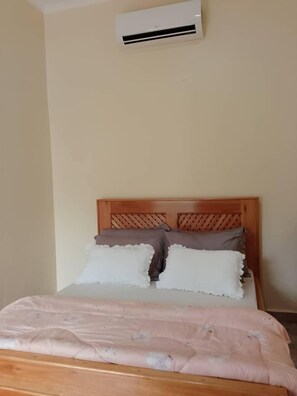 Deluxe Double Room, Garden View | Desk, iron/ironing board, free WiFi