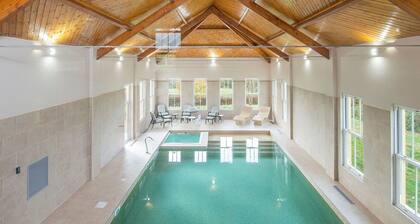 Stunning villa for 19 people with hot tub, private pool, WIFI and pets allowed