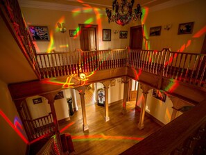 المنشأة من الداخل