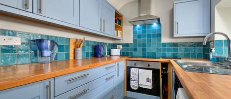 Ofen, Geschirrspüler, Hochstuhl