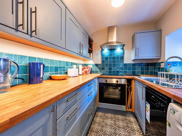 Ofen, Geschirrspüler, Hochstuhl