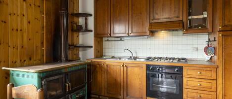 Microondas, horno y lavavajillas