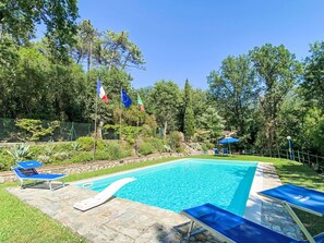 Pool - Beautiful private villa for 4 people with private pool, WIFI, TV, terrace and pets allowed (Lucca)
