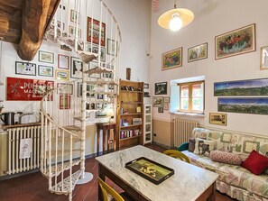 TV - Beautiful private villa for 4 people with private pool, WIFI, TV, terrace and pets allowed (Lucca)