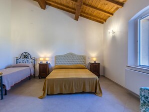 3 dormitoris, un bressol de viatge, wifi gratuïta i roba de llit