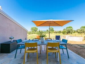 Outdoor dining - Nice apartment for 7 guests with A/C, WIFI and pets allowed (Donoratico)