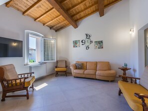 Living area - Nice apartment for 7 guests with A/C, WIFI and pets allowed (Donoratico)