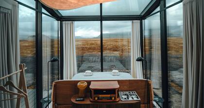 Lodge Lilja glass-roof lodge with private spa & sauna near Seljalandsfoss.