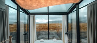 Glass-roof lodge with private spa & sauna near Seljalandsfoss, pure tranquility