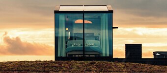 Glass-roof lodge with private spa & sauna near Seljalandsfoss, pure tranquility