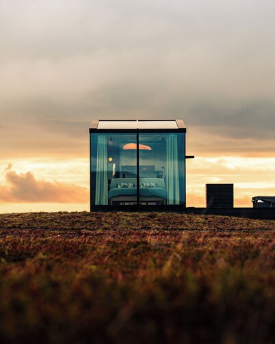 Glass-roof lodge with private spa & sauna near Seljalandsfoss, pure tranquility