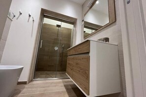 Shower, hair dryer, bidet, towels - The House of Nora (Pozzallo)