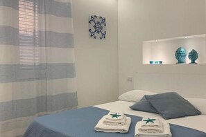 2 bedrooms, bed sheets