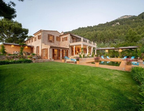 Inviting Villa With Private Pool