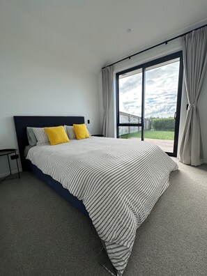 1 bedroom, internet, bed sheets