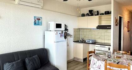 2 Rooms for 4 People