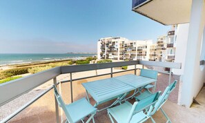 Outdoor dining - The Concorde (Saint-Gilles-Croix-de-Vie)