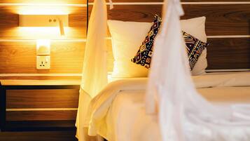 Studio, uitzicht op tuin | Een bureau, een laptopwerkplek, gratis wifi