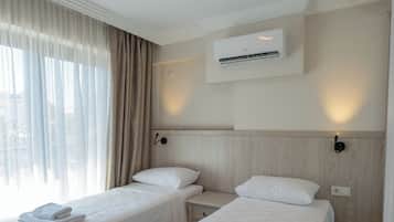 Comfort Studio Suite | Premium bedding, in-room safe, desk, laptop workspace
