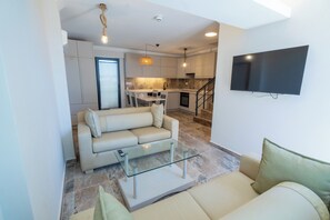 Hochwertige Bettwaren, Zimmersafe, Schreibtisch