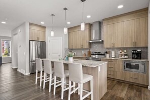 Coffee/tea maker - Relax in Comfort with AC/Airport/Stampede (Calgary)