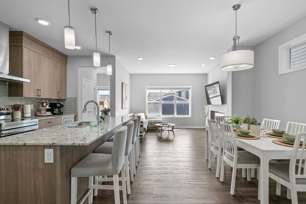 Coffee/tea maker - Relax in Comfort with AC/Airport/Stampede (Calgary)