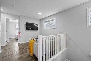 Interior - Relax in Comfort with AC/Airport/Stampede (Calgary)