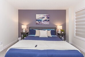 WiFi - Escape in Style/King Bed/Disney/Near WEM (Edmonton)