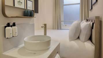 The Snug | Wi-Fi gratis dan seprai linen