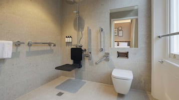 SĂšche-cheveux, serviettes fournies, savon, shampoing