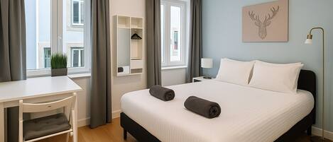 Studio | Laptop workspace, iron/ironing board, free WiFi