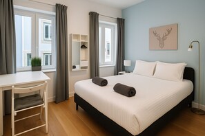 Studio | Laptop workspace, iron/ironing board, free WiFi - Elegant Studio flat in Central Lisbon (Lisbon)