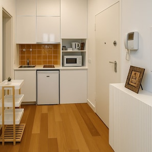 Studio | Cuisine privée | Grand réfrigérateur, micro-ondes, four