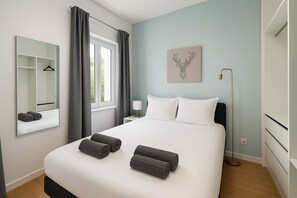 Studio | Laptop workspace, iron/ironing board, free WiFi - Elegant Studio flat in Central Lisbon (Lisbon)