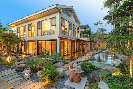 Exterior. Flowing River Hot Spring Resort
