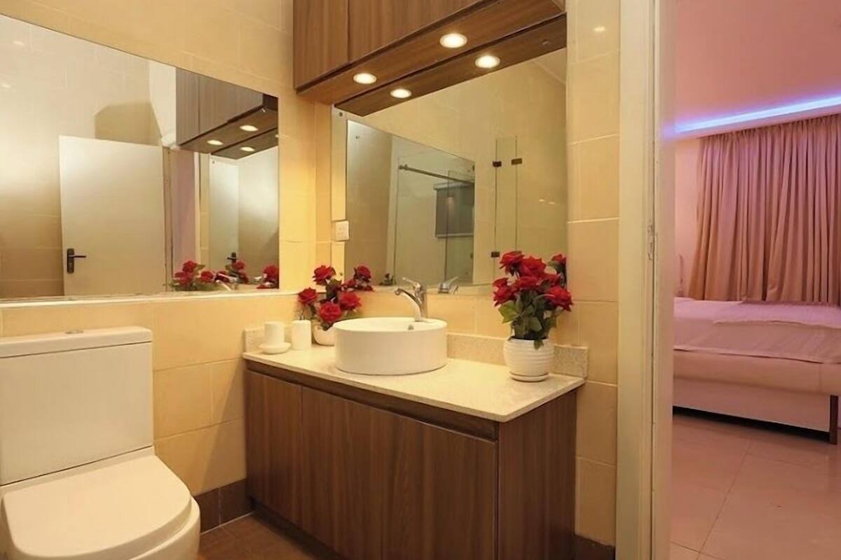 Classic Double Room Single Use, Balcony, City View | Bathroom | Towels, soap, shampoo, toilet paper