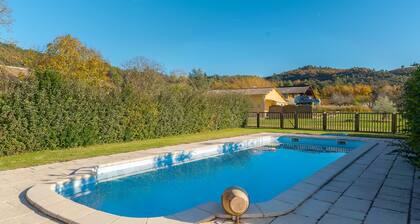 GĂźte 'Le Petit Ătang' avec piscine partagĂ©e, terrasse privĂ©e et climatisation