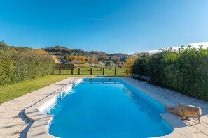 Pool - Gîte 'Le Petit Étang' with Shared Pool, Private Terrace and Air Conditioning (Gréoux-les-Bains)