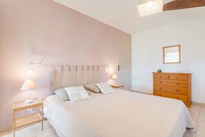 2 bedrooms, bed sheets