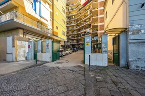 Front of property - Amedeo di Savoia Sea & Sunsets (Naples)