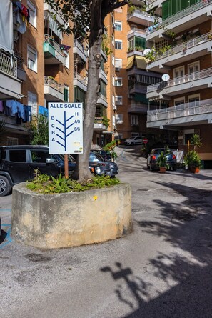 Front of property - Amedeo di Savoia Sea & Sunsets (Naples)