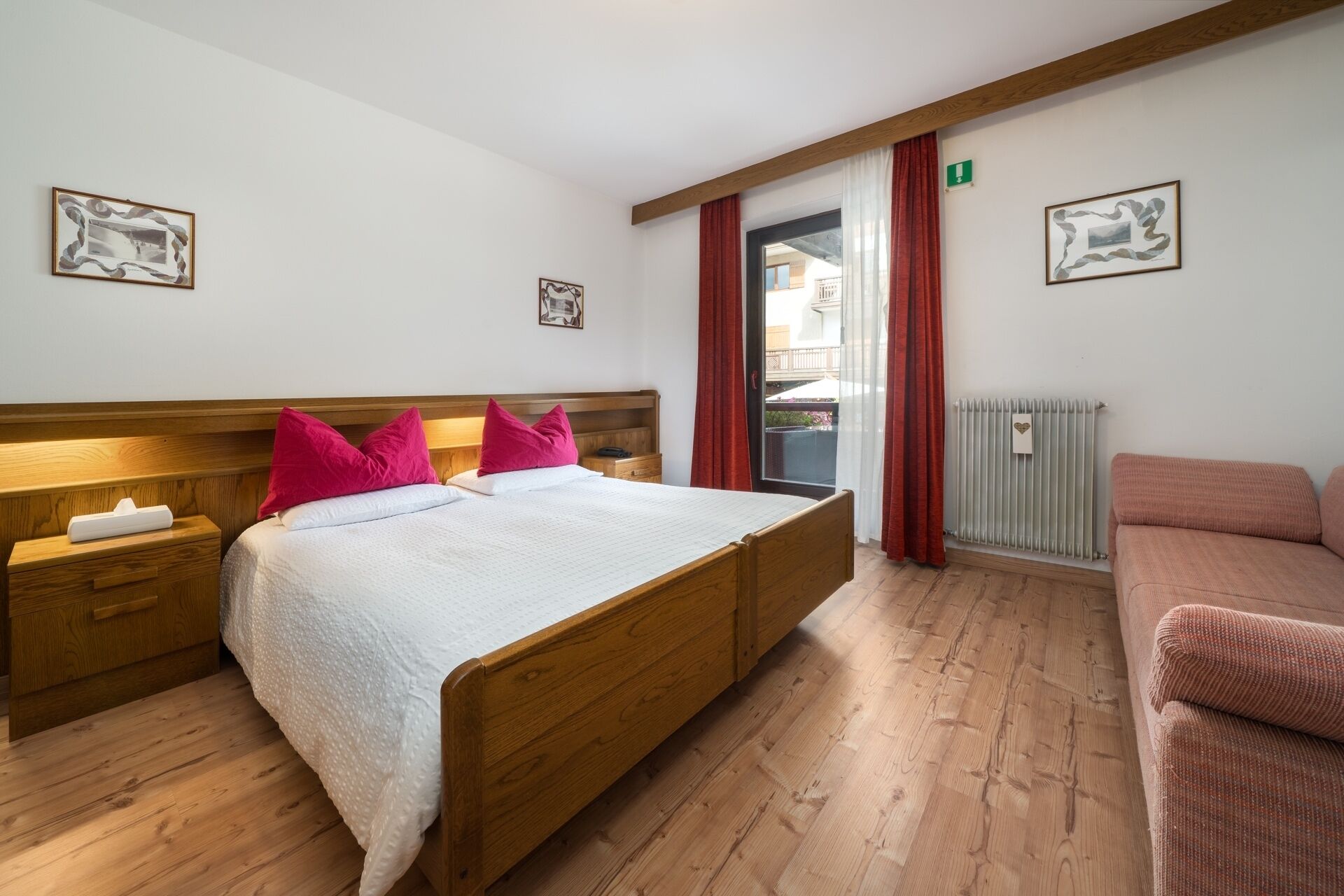 Superior-værelse - balkon | Pengeskab på værelset, gratis Wi-Fi