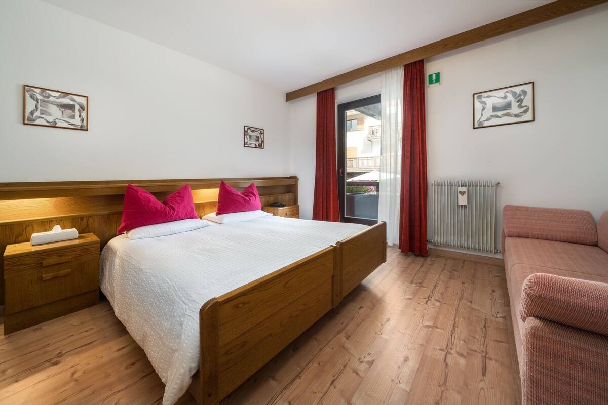 Superior Room, Balcony | In-room safe, WiFi (free)