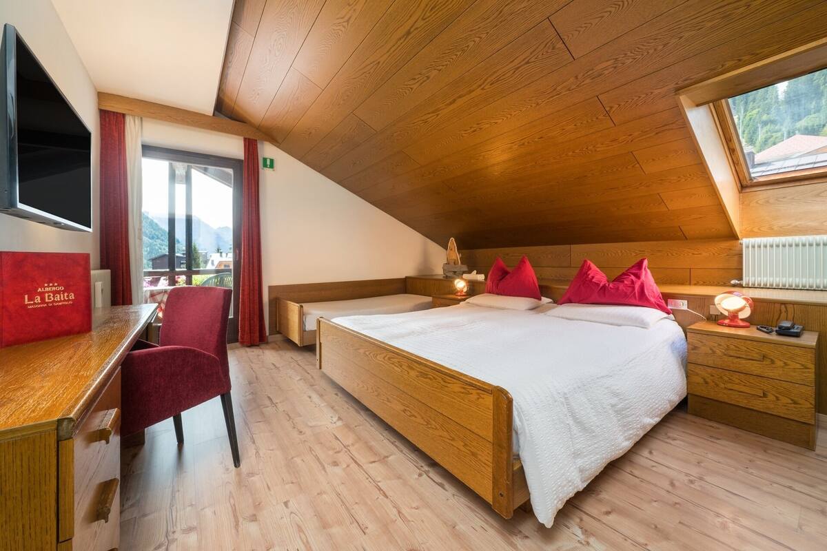 Standard Triple Room, Balcony | In-room safe, WiFi (free)