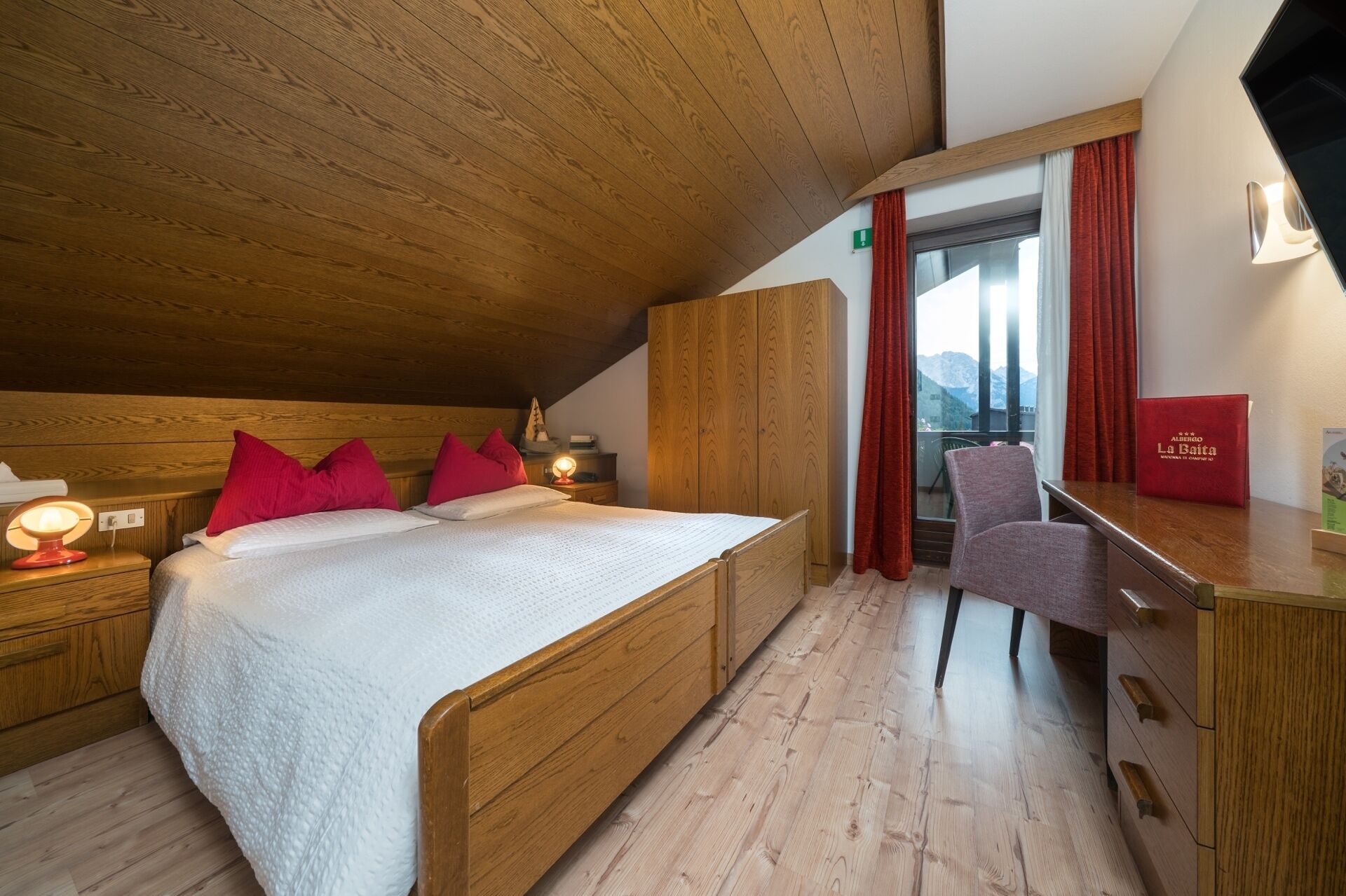 Standard-dobbeltværelse - balkon | Pengeskab på værelset, gratis Wi-Fi