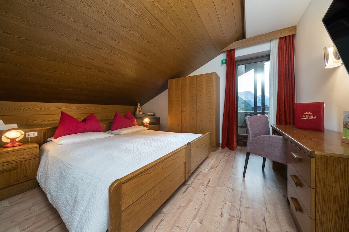 Standard-dobbeltværelse - balkon | Pengeskab på værelset, gratis Wi-Fi