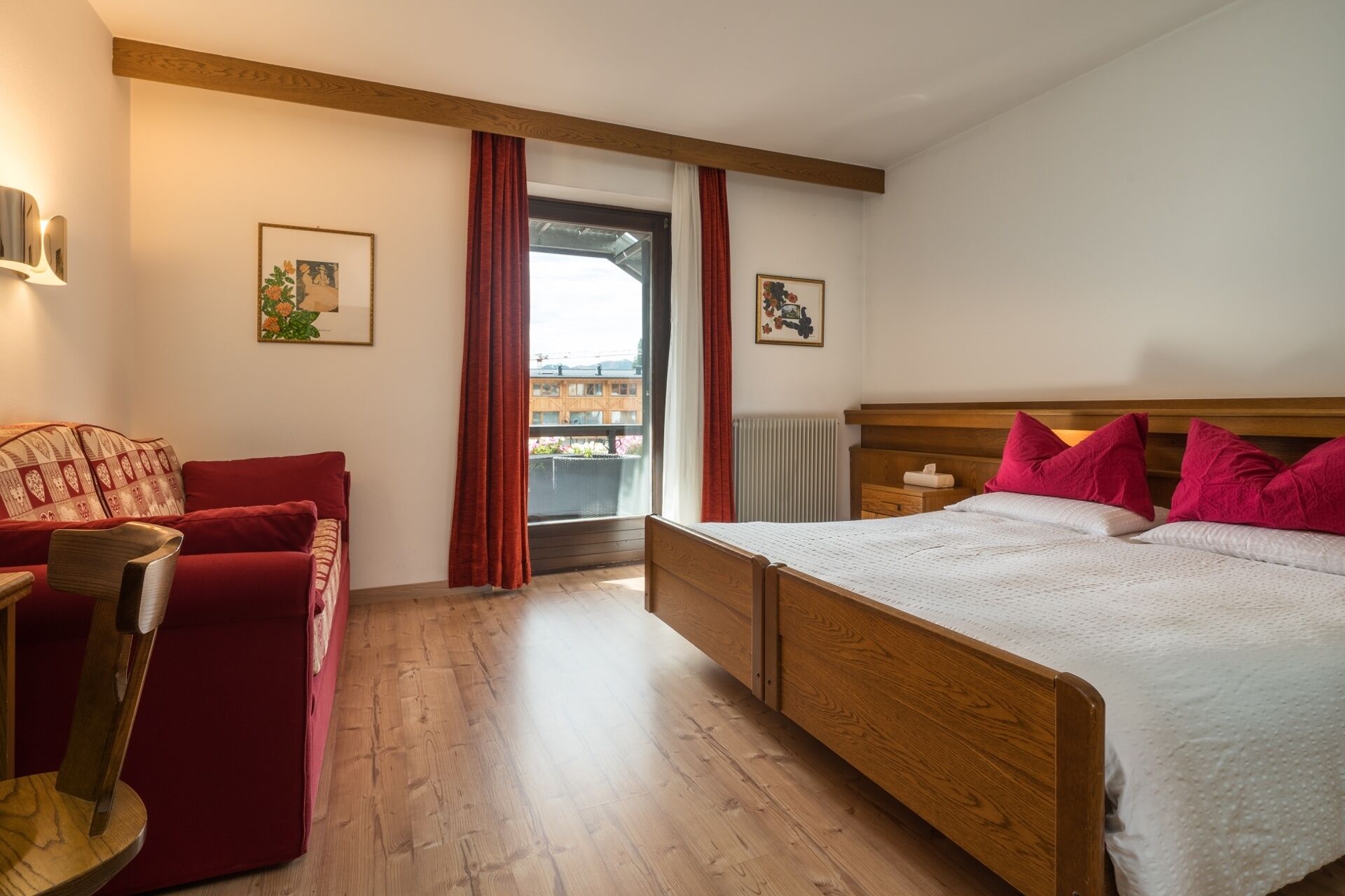 Dobbeltværelse med dobbeltseng eller 2 enkeltsenge - balkon | Pengeskab på værelset, gratis Wi-Fi