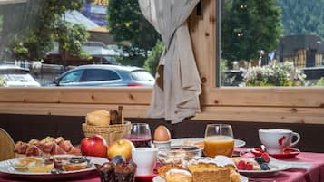 Free daily continental breakfast