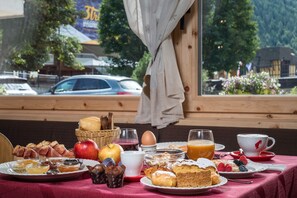 Free daily continental breakfast - Hotel La Baita (Madonna di Campiglio)