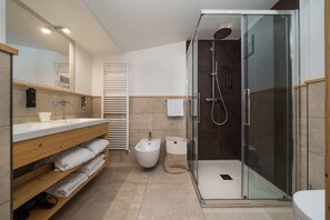 Family Room | Bathroom - Hotel La Baita (Madonna di Campiglio)